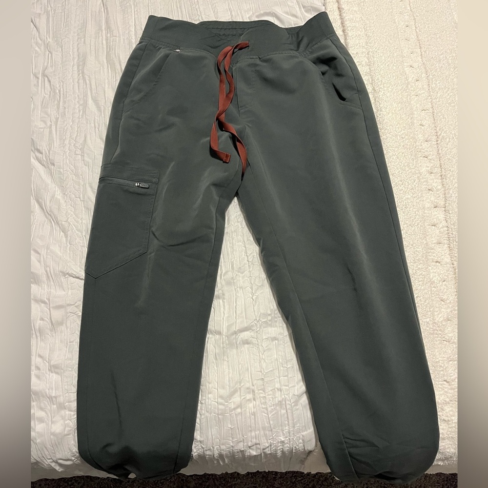 Women’s bonsai Zamora- jogger scrub pants. Size small color bonsai